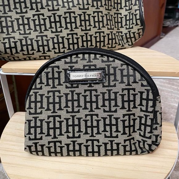 Tommy Hilfiger Make-Up Bags - Picture 4 of 7